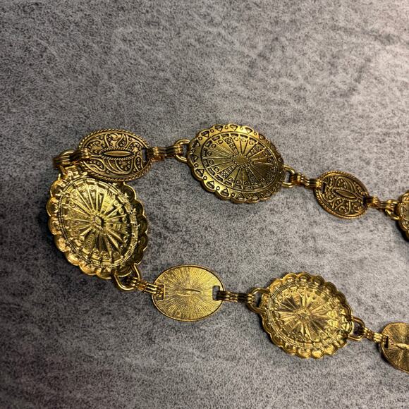 Gold Chain Medallion Adjustable Belt - Picture 3 of 5